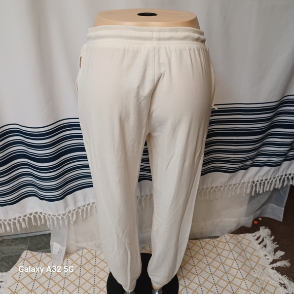 Fila Cream Track Sweatpants with Elastic Waistband and Tapered Fit Size M - Picture 5 of 14